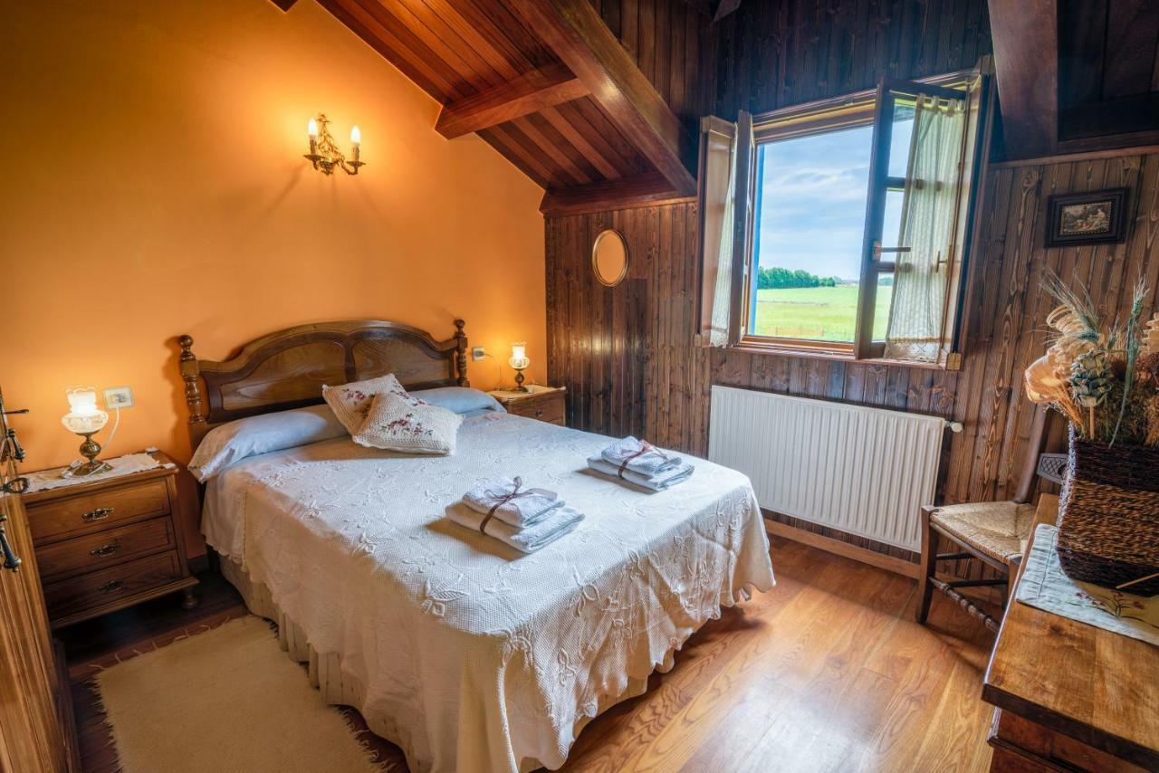 Apartamentos Rurales El Ferreiron Castropol Exteriör bild