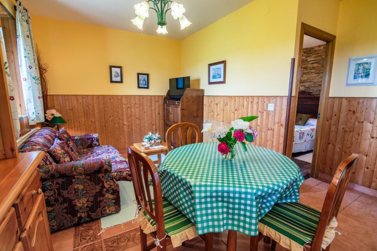 Apartamentos Rurales El Ferreiron Castropol Exteriör bild