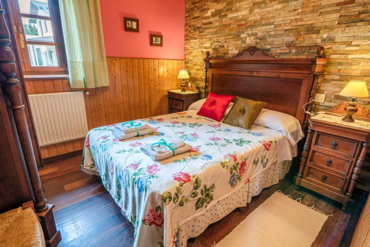 Apartamentos Rurales El Ferreiron Castropol Exteriör bild